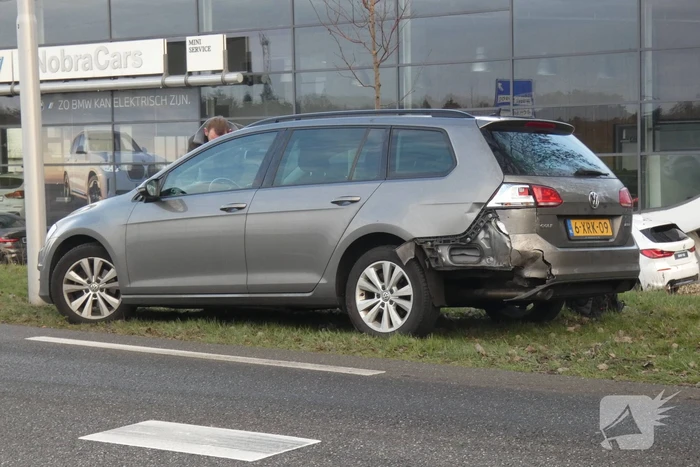 Bestuurders zien elkaar over het hoofd en komen in botsing
