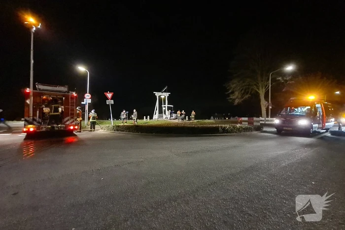 Brandweer zoekt in het water naar persoon