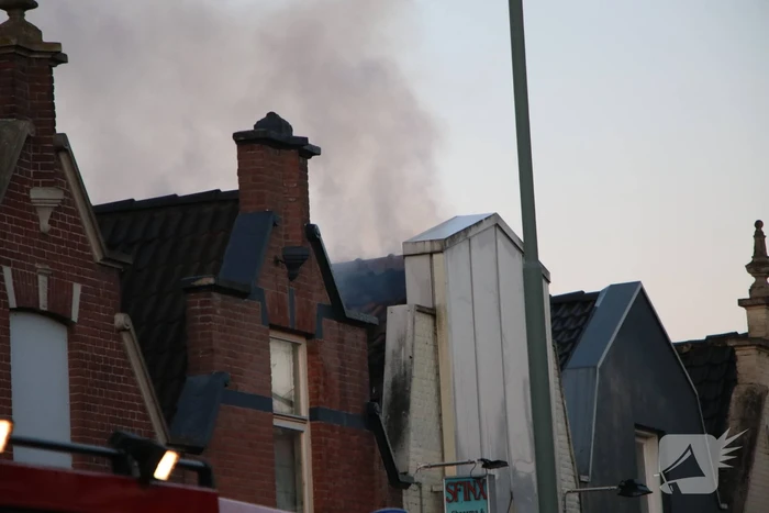 Grote uitslaande brand bij restaurant
