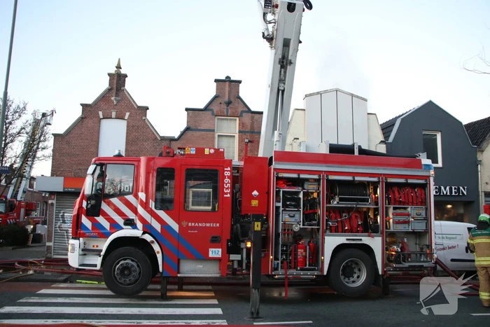 Grote uitslaande brand bij restaurant