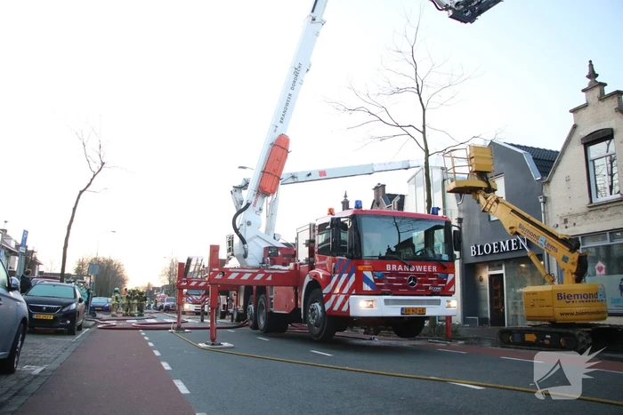 Grote uitslaande brand bij restaurant