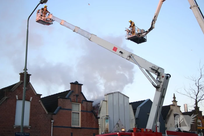 Grote uitslaande brand bij restaurant