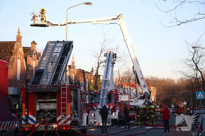 Grote uitslaande brand bij restaurant