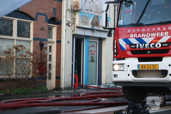 Grote uitslaande brand bij restaurant