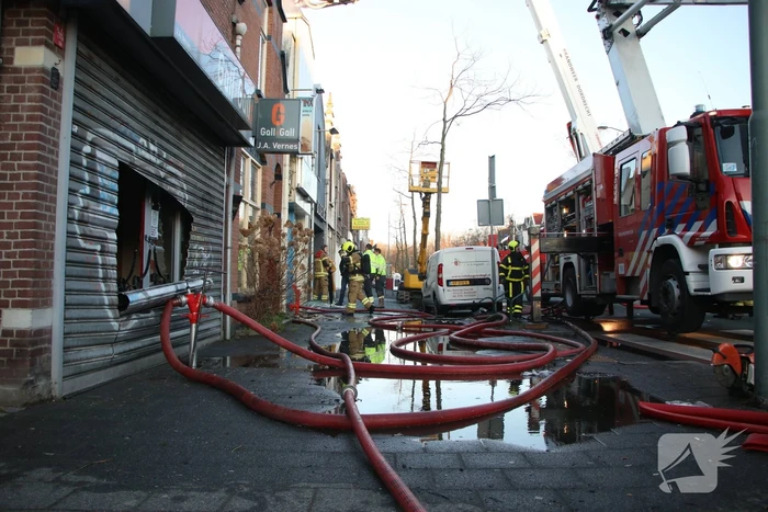 Grote uitslaande brand bij restaurant