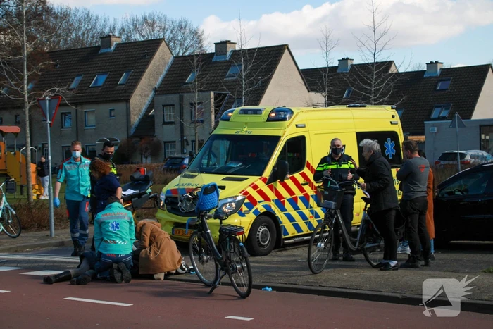 Fietsster gewond bij verkeersongeval op kruising