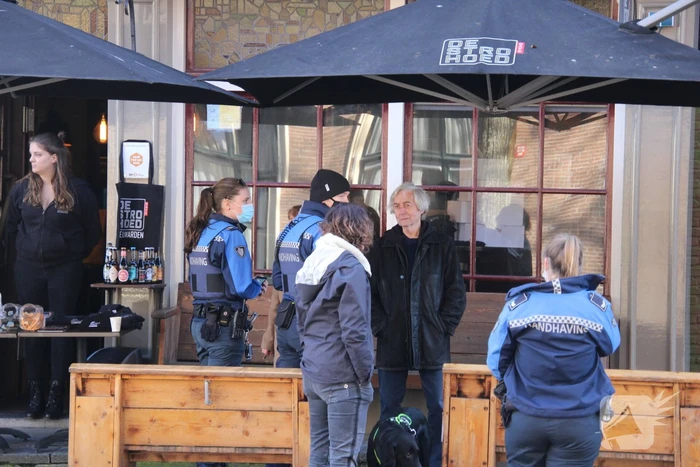 Handhaving doet onderzoek bij café De Strohoed