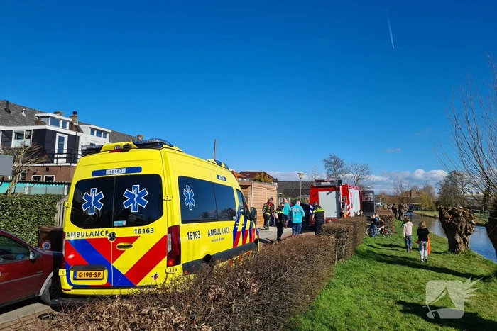 Smeulende barbecue zorgt voor brand