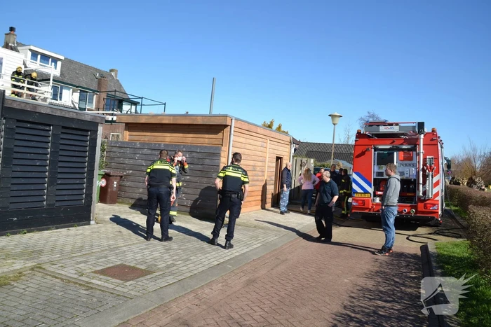 Smeulende barbecue zorgt voor brand
