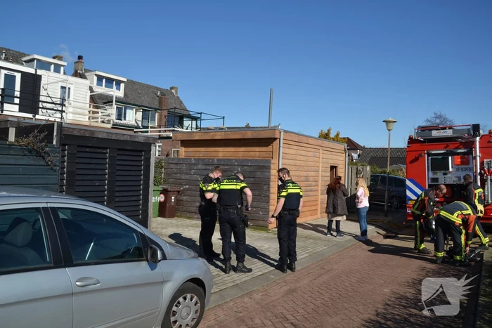 Smeulende barbecue zorgt voor brand