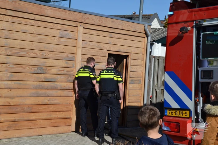 Smeulende barbecue zorgt voor brand