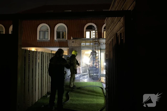 Brand in achtertuin van woning