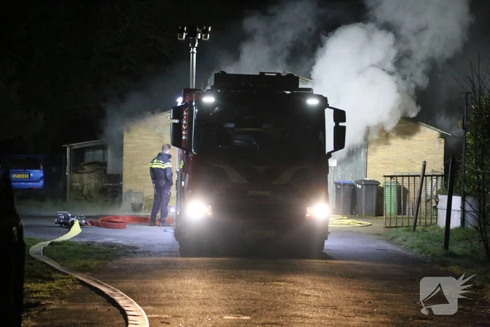 Veel rook bij brand in loods