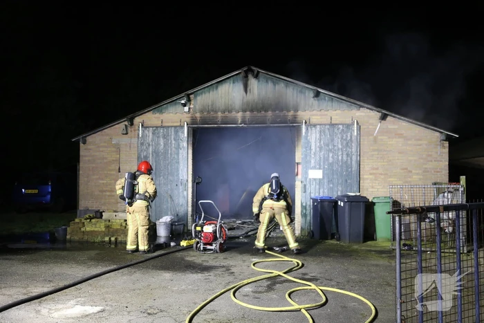 Veel rook bij brand in loods