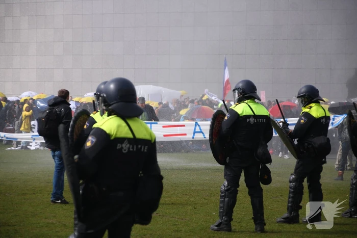 Honderden mensen demonstreren tegen coronamaatregelen