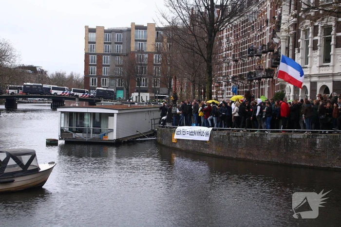 Honderden mensen demonstreren tegen coronamaatregelen