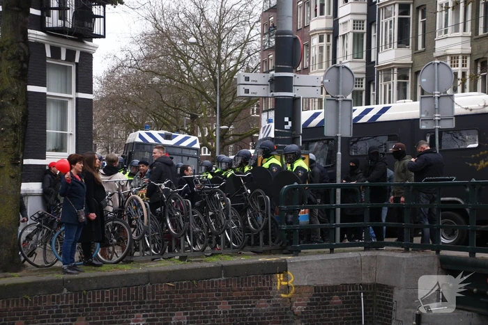Honderden mensen demonstreren tegen coronamaatregelen