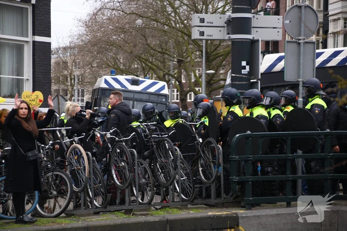 Honderden mensen demonstreren tegen coronamaatregelen
