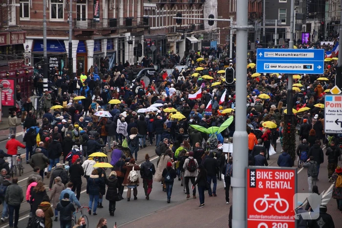 Honderden mensen demonstreren tegen coronamaatregelen