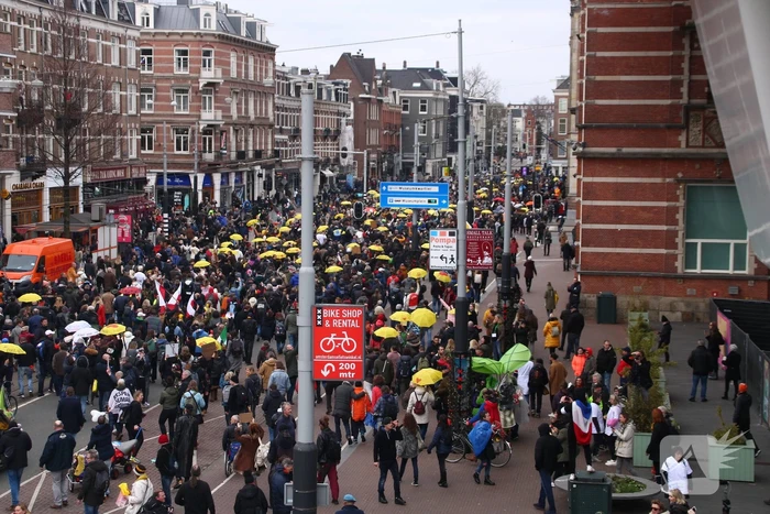 Honderden mensen demonstreren tegen coronamaatregelen