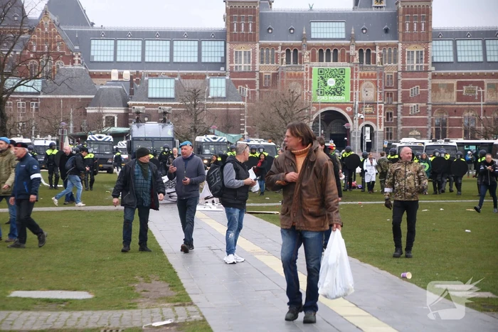 Honderden mensen demonstreren tegen coronamaatregelen
