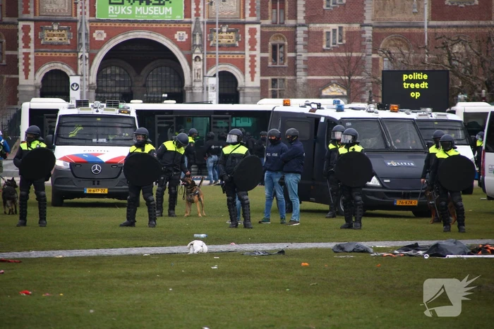 Honderden mensen demonstreren tegen coronamaatregelen