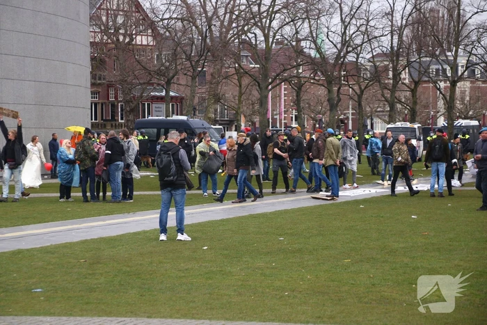 Honderden mensen demonstreren tegen coronamaatregelen