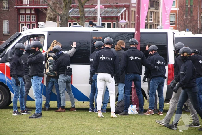 Honderden mensen demonstreren tegen coronamaatregelen