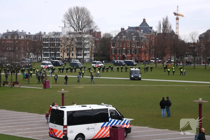 Honderden mensen demonstreren tegen coronamaatregelen