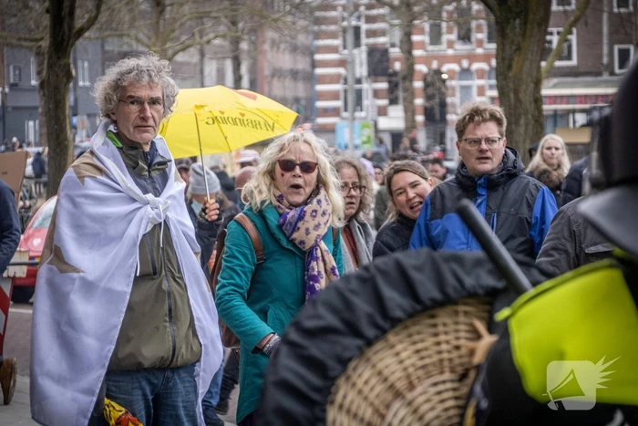 Honderden mensen demonstreren tegen coronamaatregelen
