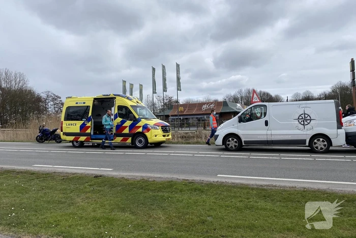 Drie bestelbussen botsen op elkaar