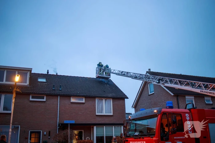 Flink gat in het dak door brand