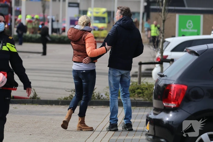 Enorme rookwolken bij grote brand in bedrijfspand