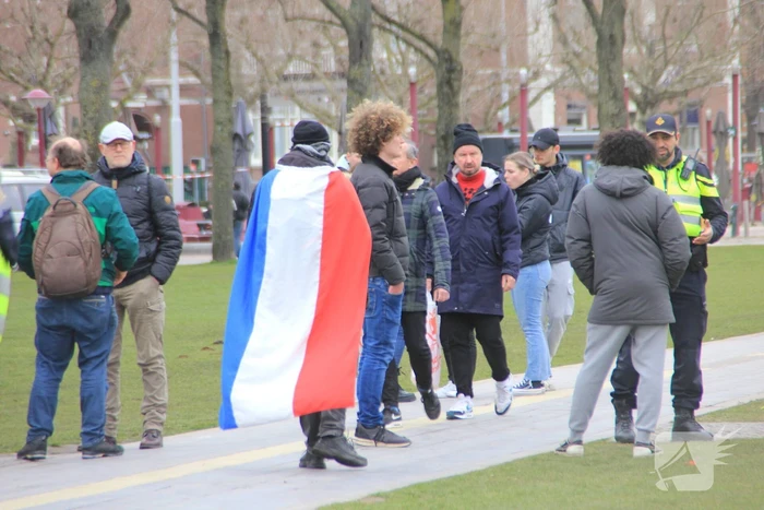 Opnieuw verzamelen demonstranten zich op het Museumplein