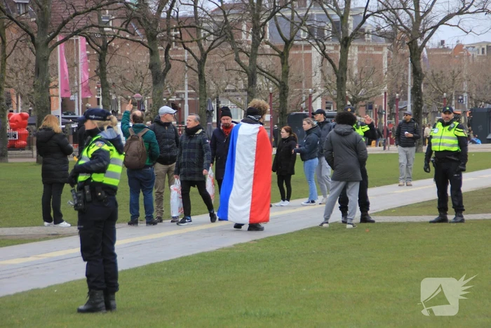 Opnieuw verzamelen demonstranten zich op het Museumplein