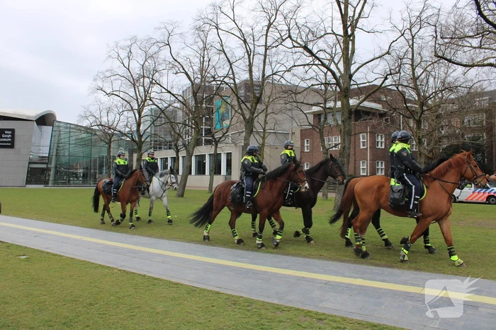 Opnieuw verzamelen demonstranten zich op het Museumplein