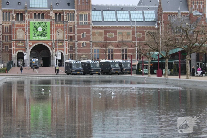 Opnieuw verzamelen demonstranten zich op het Museumplein