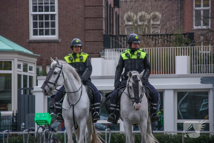 Opnieuw verzamelen demonstranten zich op het Museumplein