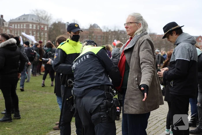 Opnieuw verzamelen demonstranten zich op het Museumplein