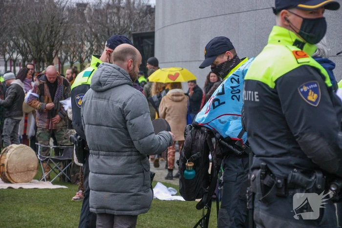 Opnieuw verzamelen demonstranten zich op het Museumplein
