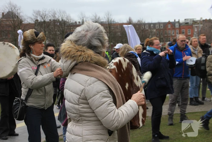 Opnieuw verzamelen demonstranten zich op het Museumplein