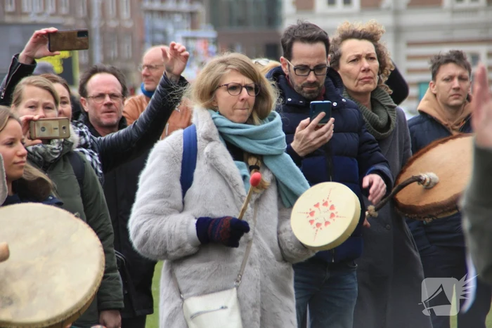 Opnieuw verzamelen demonstranten zich op het Museumplein