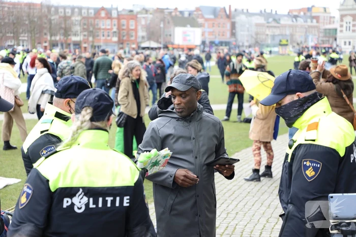 Opnieuw verzamelen demonstranten zich op het Museumplein