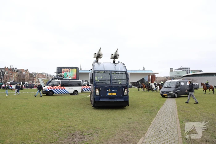 Opnieuw verzamelen demonstranten zich op het Museumplein