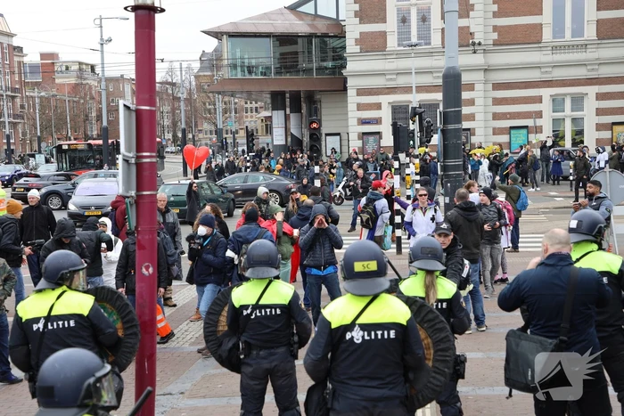 Opnieuw verzamelen demonstranten zich op het Museumplein