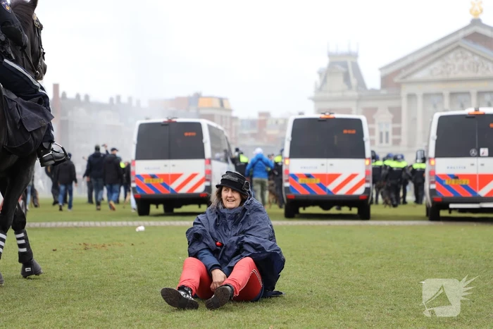 Opnieuw verzamelen demonstranten zich op het Museumplein