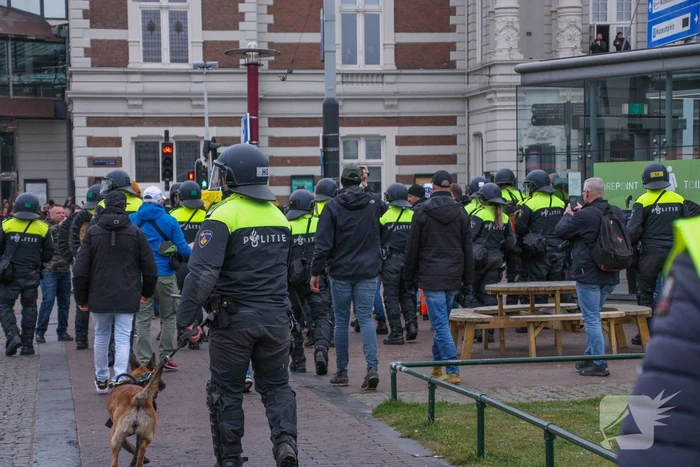 Opnieuw verzamelen demonstranten zich op het Museumplein