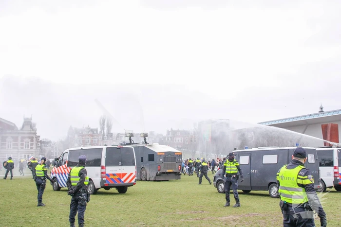 Opnieuw verzamelen demonstranten zich op het Museumplein