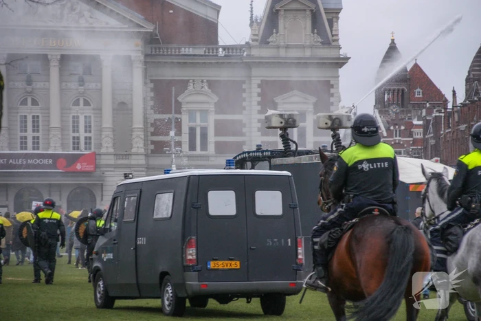 Opnieuw verzamelen demonstranten zich op het Museumplein
