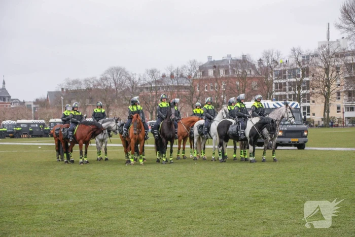 Opnieuw verzamelen demonstranten zich op het Museumplein